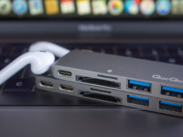 QacQoc USB-C Hub in zwei Varianten mit AirPods von Apple