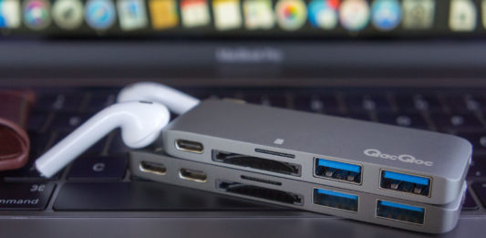 Review: QacQoc USB-C Hub QacQoc USB-C Hub in zwei Varianten mit AirPods von Apple