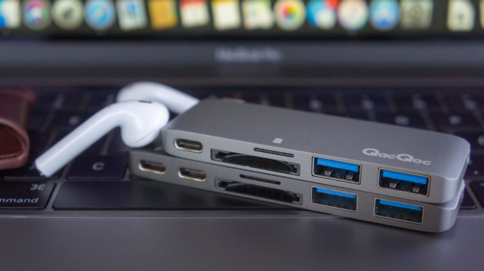 QacQoc USB-C Hub in zwei Varianten mit AirPods von Apple