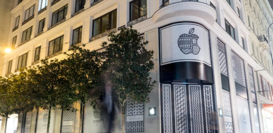 Eingangsbereich Apple Store Kärntnerstraße, Wien, Hack4Life, Fabian Geissler