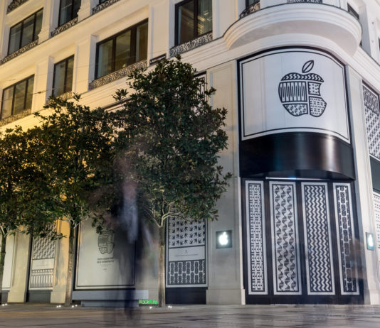 Eingangsbereich Apple Store Kärntnerstraße, Wien, Hack4Life, Fabian Geissler