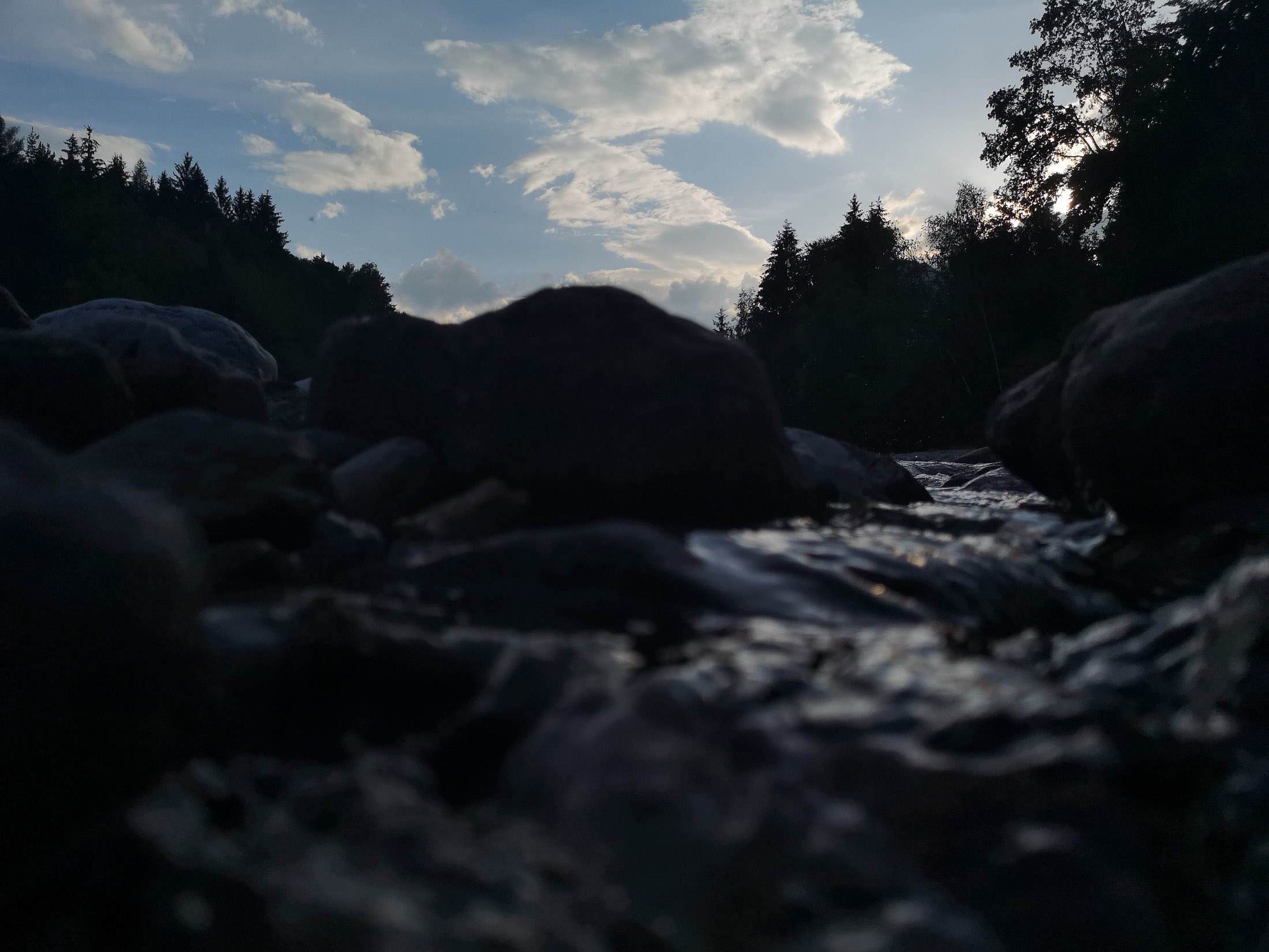 Aufnahme kurz vor Sonnenuntergang in dunkler Umgebung mit dem Huawei P20 Pro, Hack4Life, Fabian Geissler, Kamera, Vergleich, seriös, unabhängig, unglaublich Aufnahme kurz vor Sonnenuntergang in dunkler Umgebung mit dem Huawei P20 Pro, Hack4Life, Fabian Geissler, Kamera, Vergleich, seriös, unabhängig, unglaublich