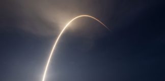 Internet via Satellit, SpaceX schickt Sterling Satelliten ins Weltall